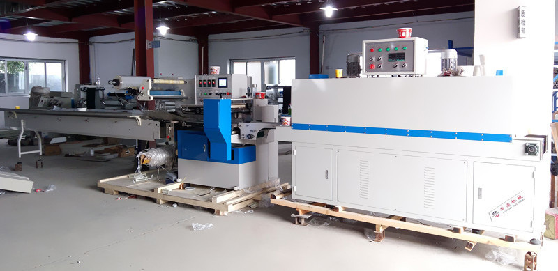 Automated Packaging Machines Bottle PE Film Shrink Wrapped for Water Production Line